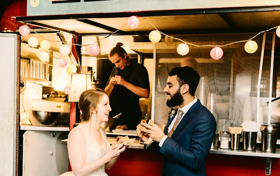 food trucks at weddings